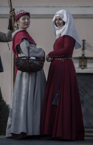 Grupa Odtwórstwa Historycznego Per Saecula Portret dwóch dam.