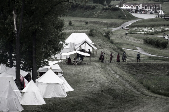 Obozowisko Widok na obozowisko odtwórców historycznych.
