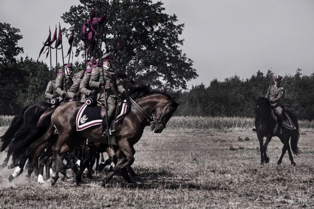 Ułani podczas pokazu umiejętności.